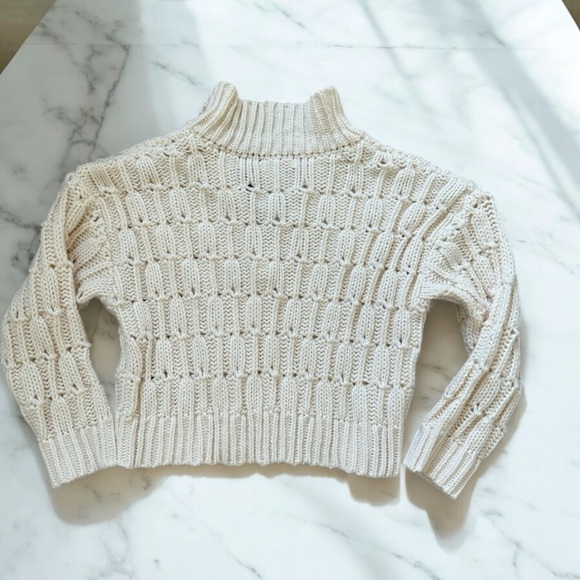Beautiful Cable Knit Sweater - Picture 6 of 6